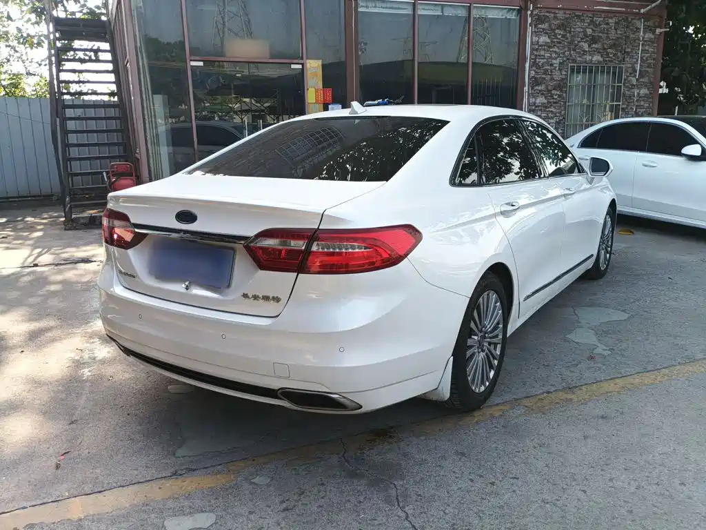 Ford Taurus — миниатюра 7