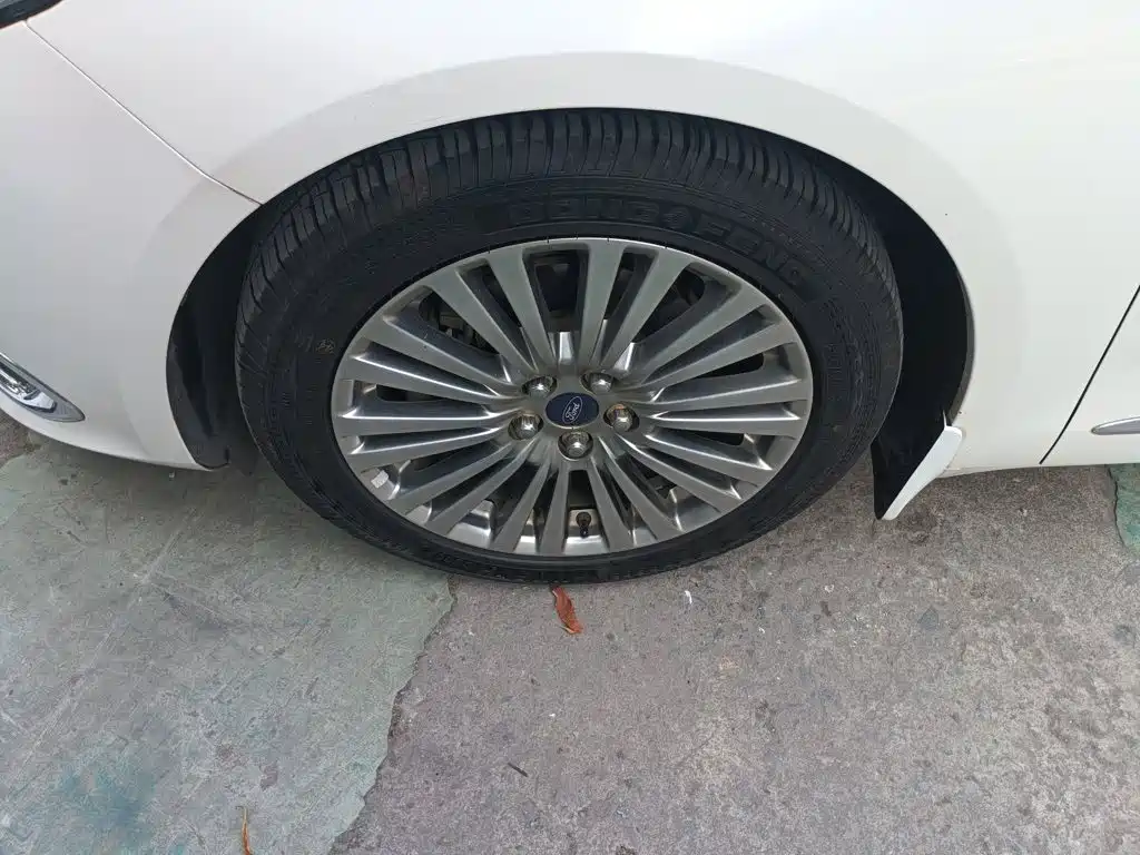Ford Taurus — миниатюра 23