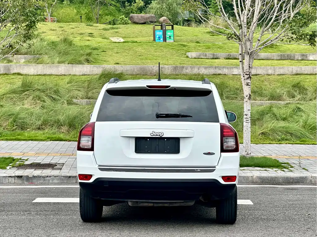 Jeep Compass (Import) — миниатюра 5
