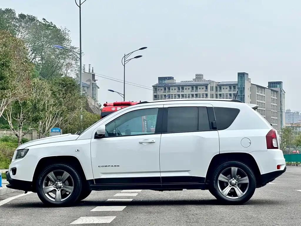 Jeep Compass (Import) — миниатюра 8
