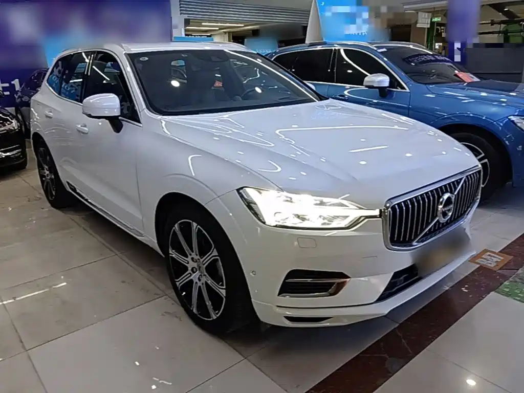 Volvo XC60 PHEV — миниатюра 4
