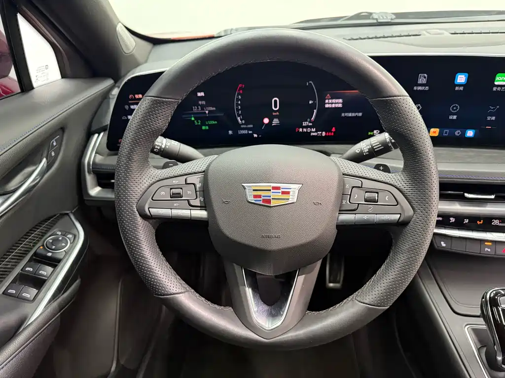 CADILLAC XT4