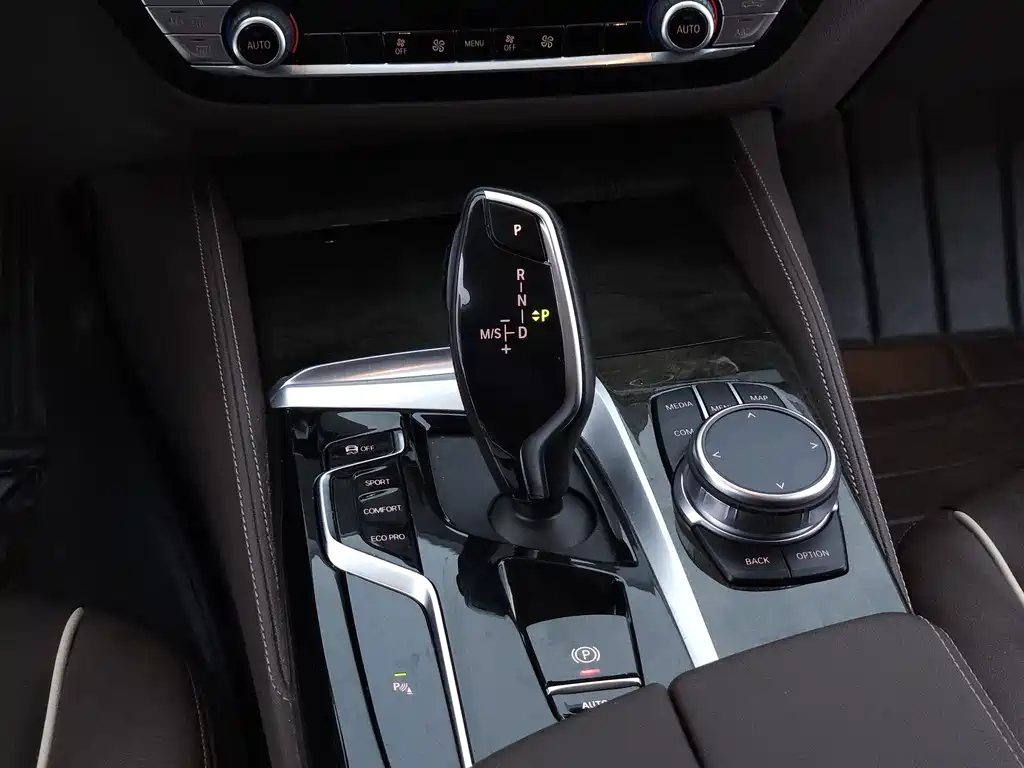 BMW 5 Series — миниатюра 14