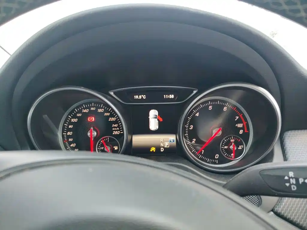 Mercedes-Benz GLA — миниатюра 12