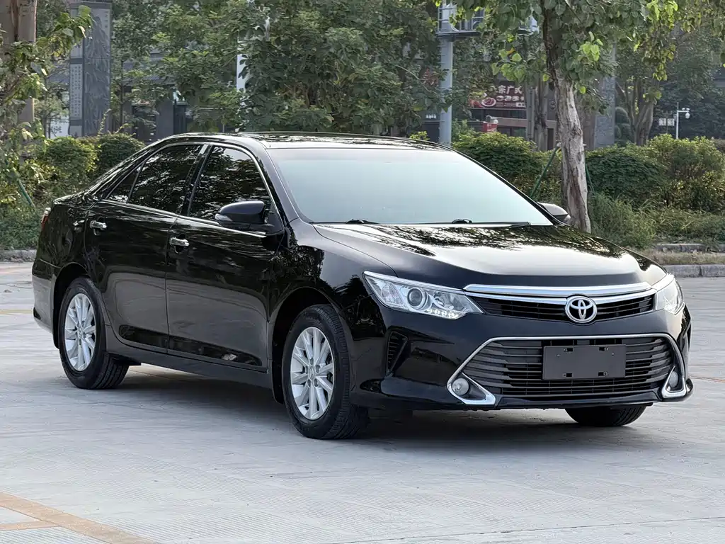 Toyota Camry — миниатюра 3