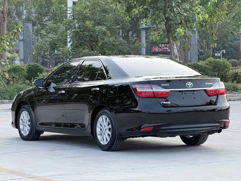 Toyota Camry — миниатюра 7