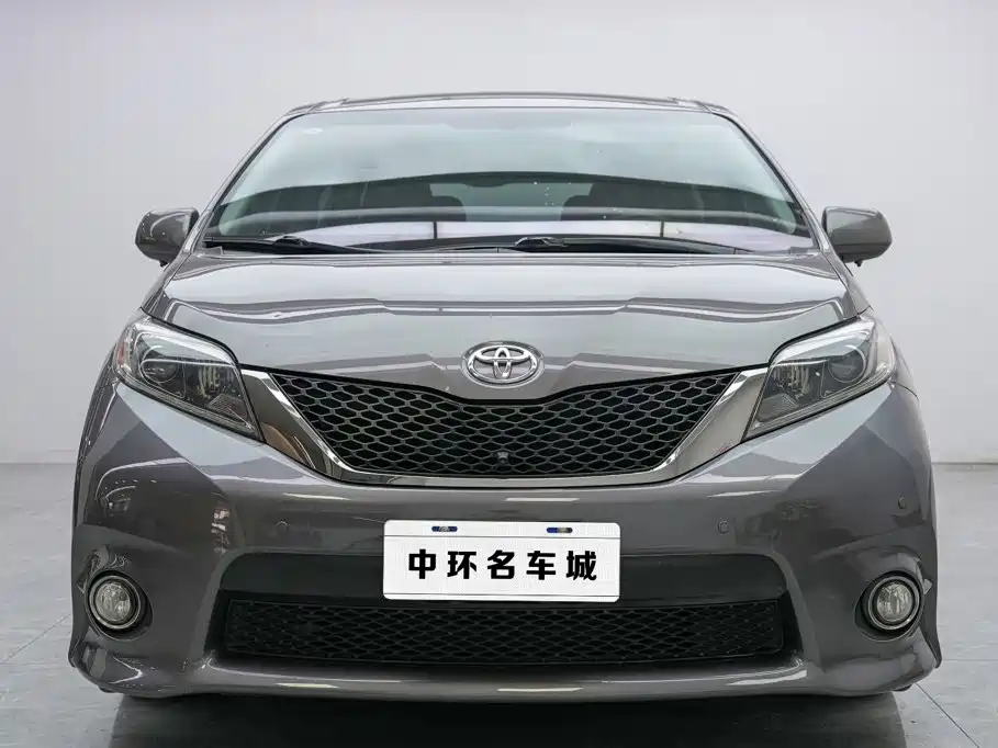 Toyota Sienna — миниатюра 4