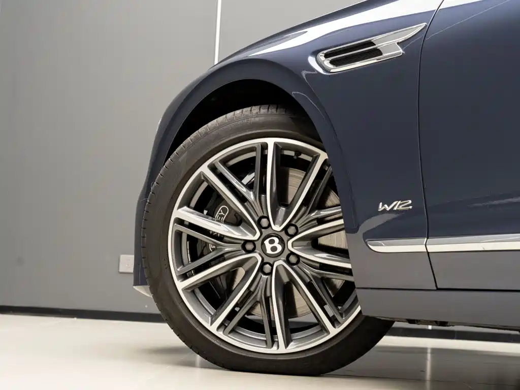 Bentley Flying Spur — миниатюра 6