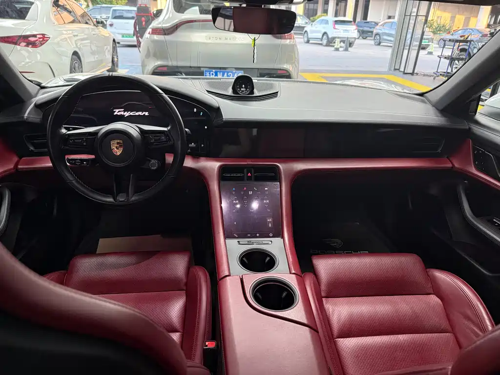 Porsche Taycan — миниатюра 6