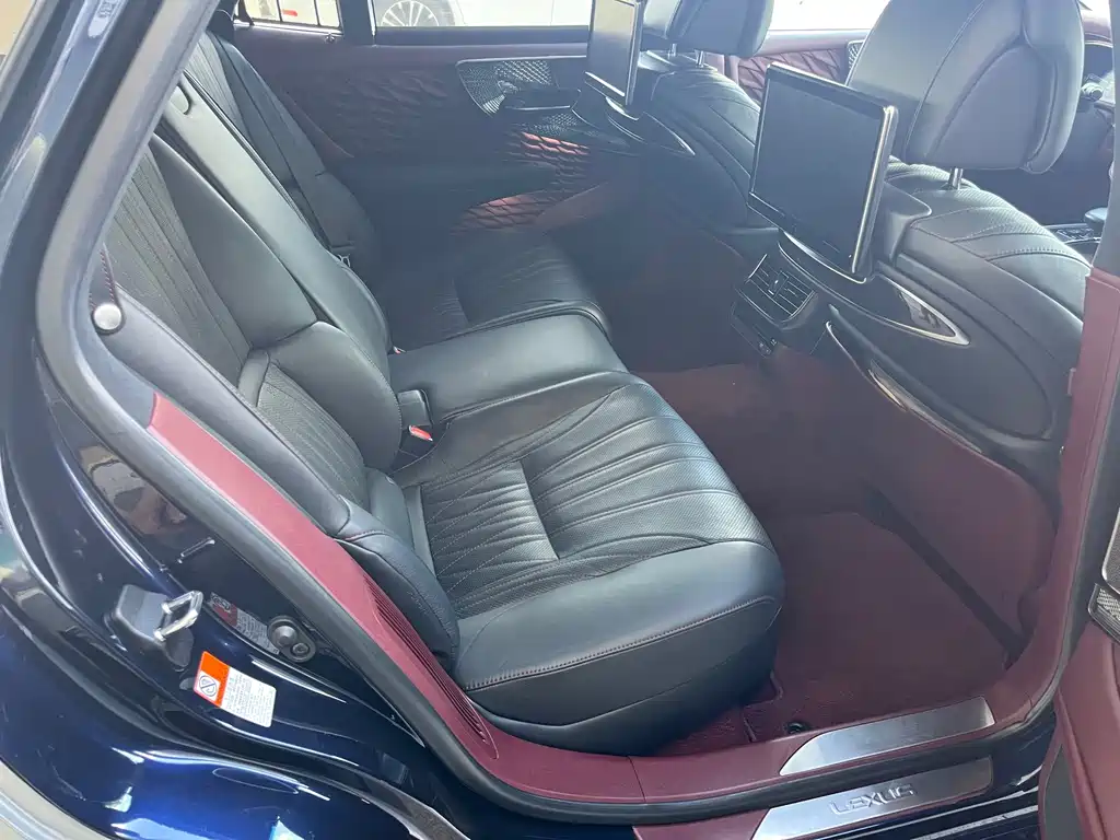 Lexus LS — миниатюра 10