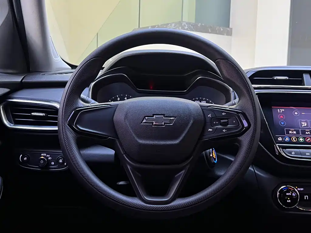 Chevrolet Tracker — миниатюра 10