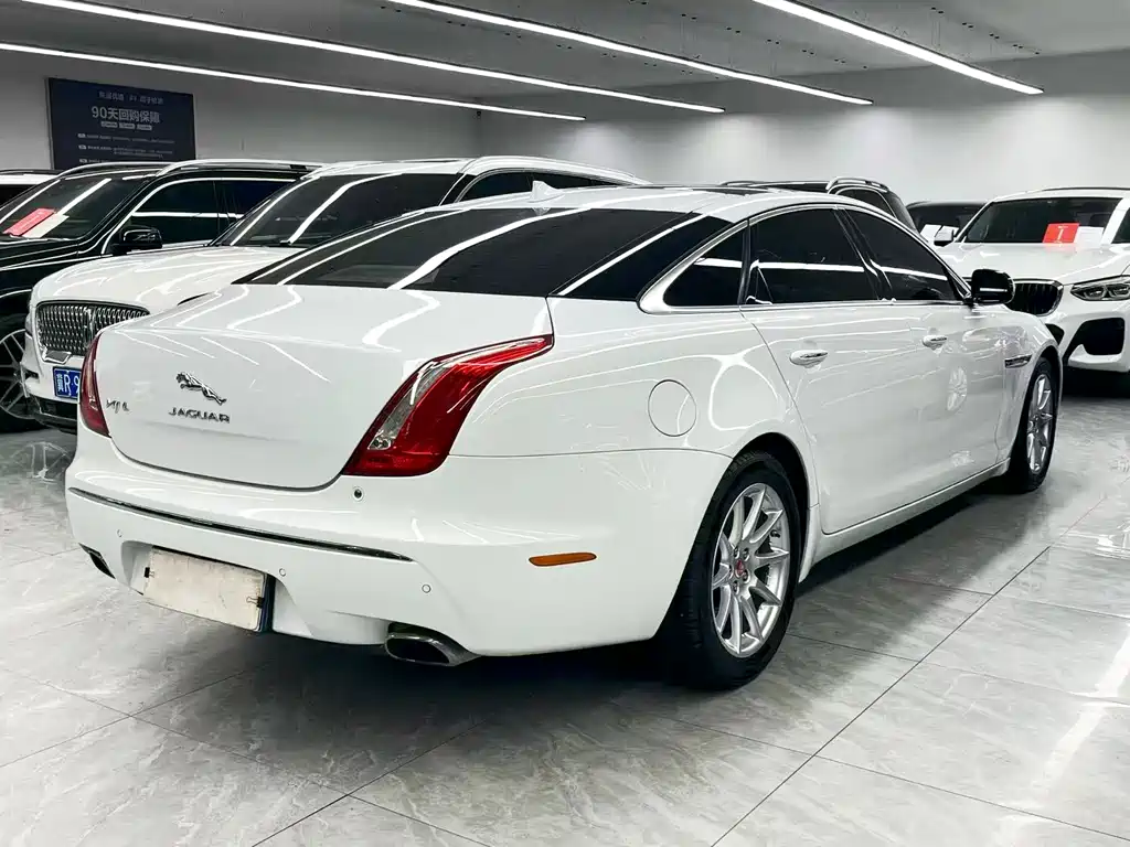 Jaguar XJ — миниатюра 6