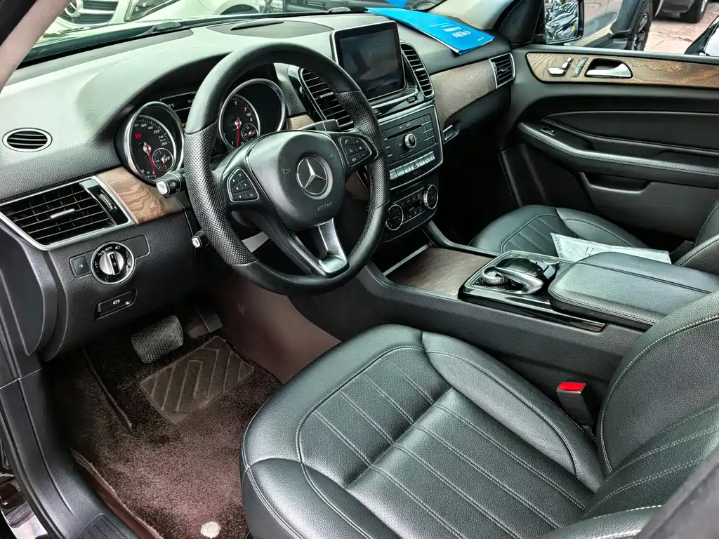 Mercedes-Benz GLE (Import) — миниатюра 7