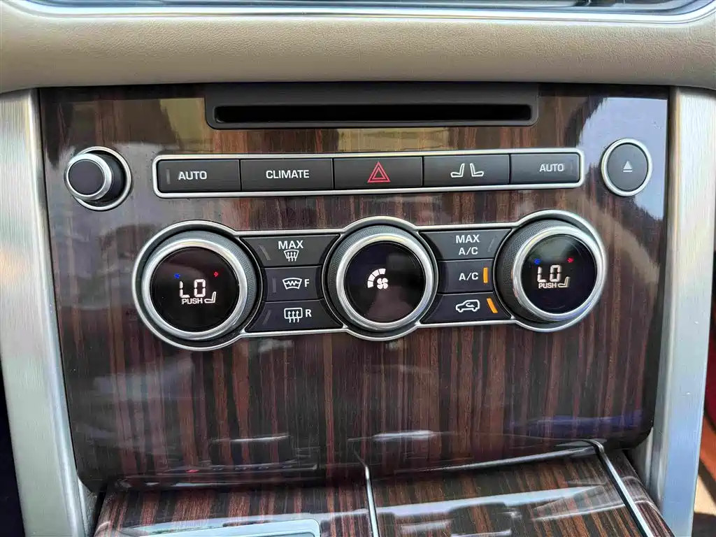 Land Rover Range Rover — миниатюра 10