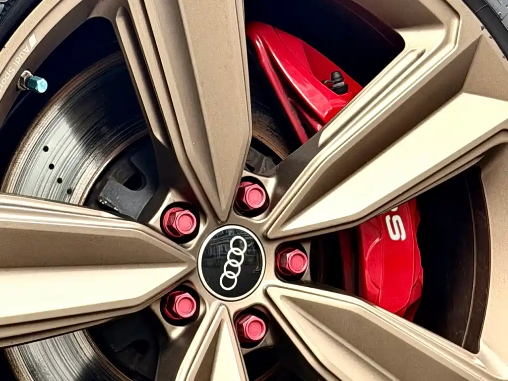 Audi RS 4 — миниатюра 13