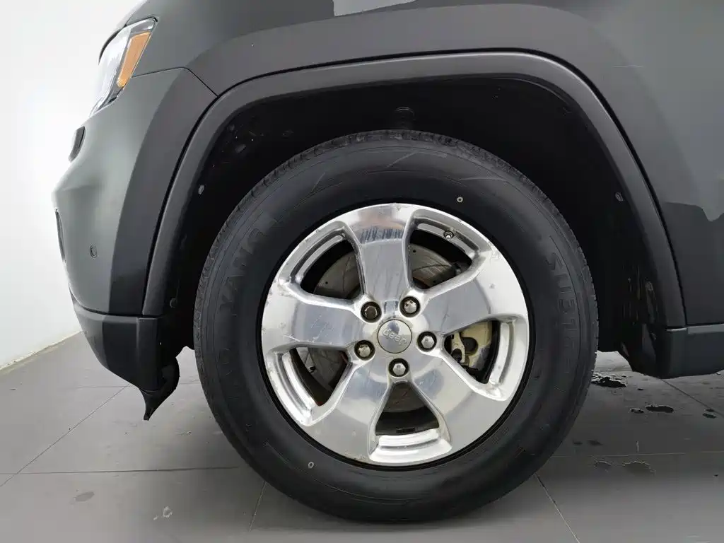 Jeep Grand Cherokee (Import) — миниатюра 17