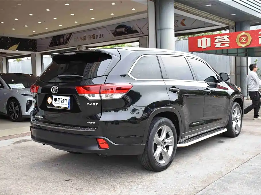 TOYOTA HIGHLANDER