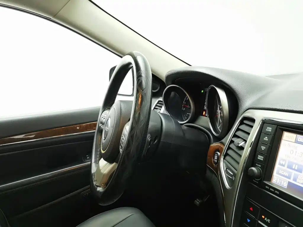 Jeep Grand Cherokee (Import) — миниатюра 22