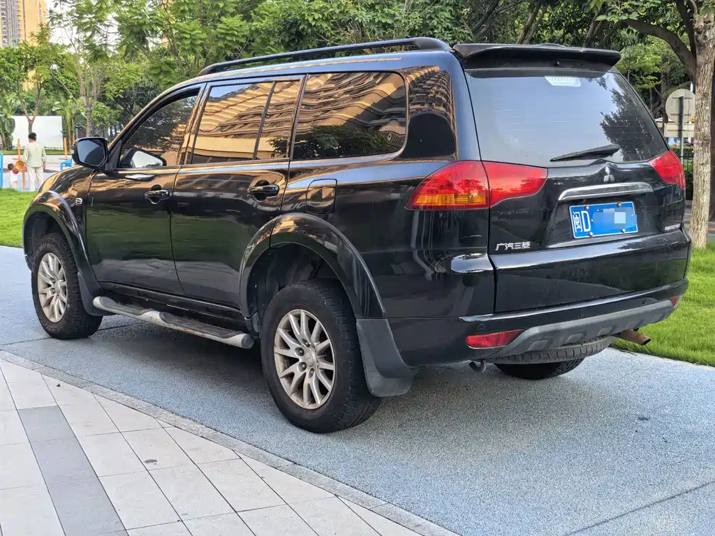 Mitsubishi Pajero Sport — миниатюра 5