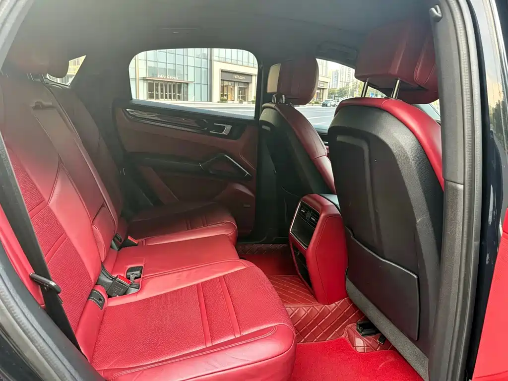 Porsche Cayenne — миниатюра 6