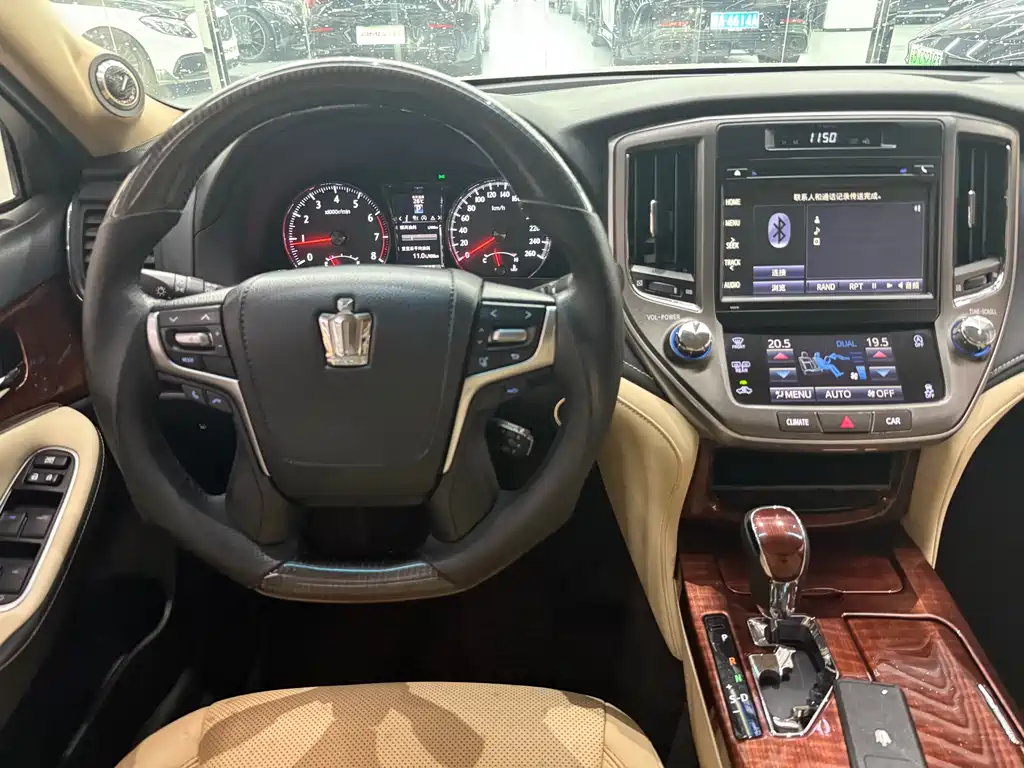 Toyota Crown 2015 2.0T Fashion