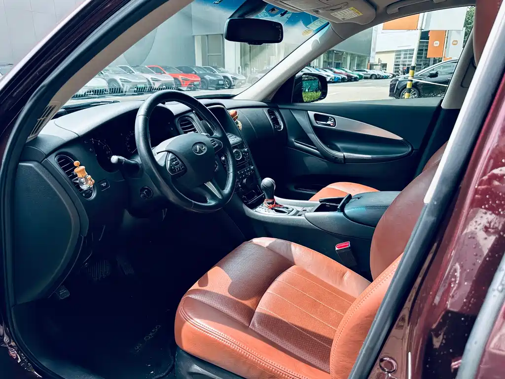 Infiniti QX50 — миниатюра 11