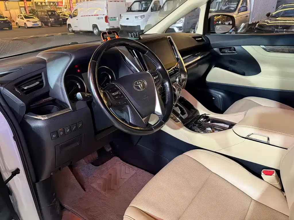 Toyota Vellfire — миниатюра 3