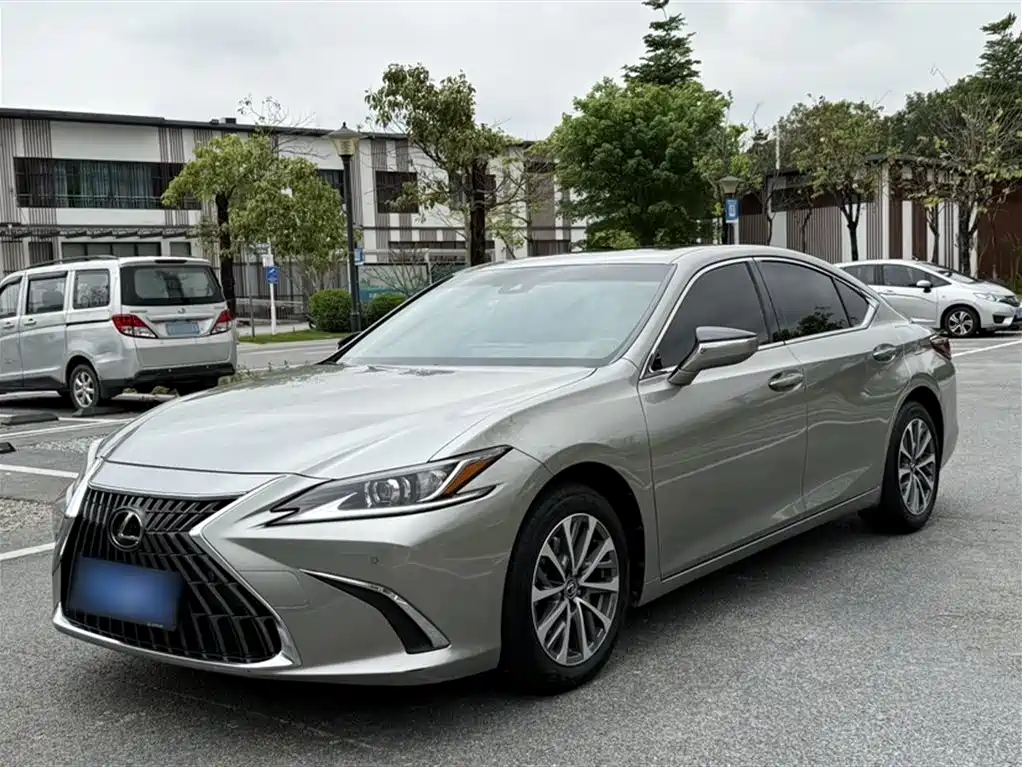 Lexus ES 2024