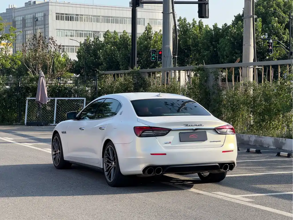 Maserati Quattroporte — миниатюра 6