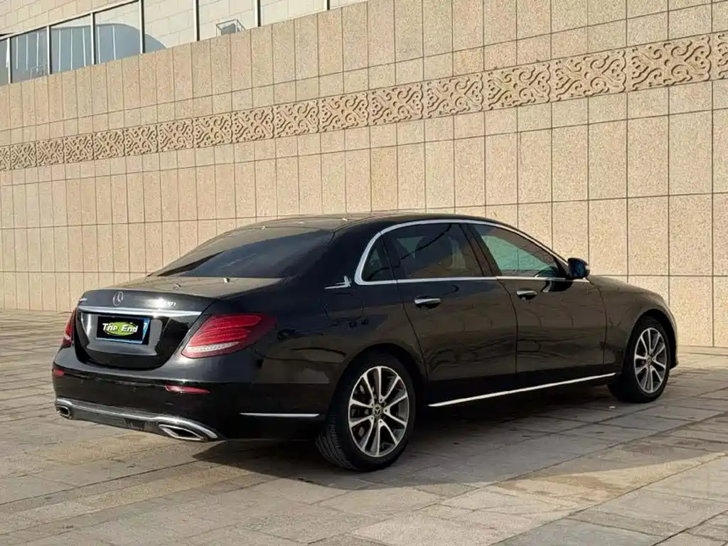 Mercedes-Benz E-Class — миниатюра 9