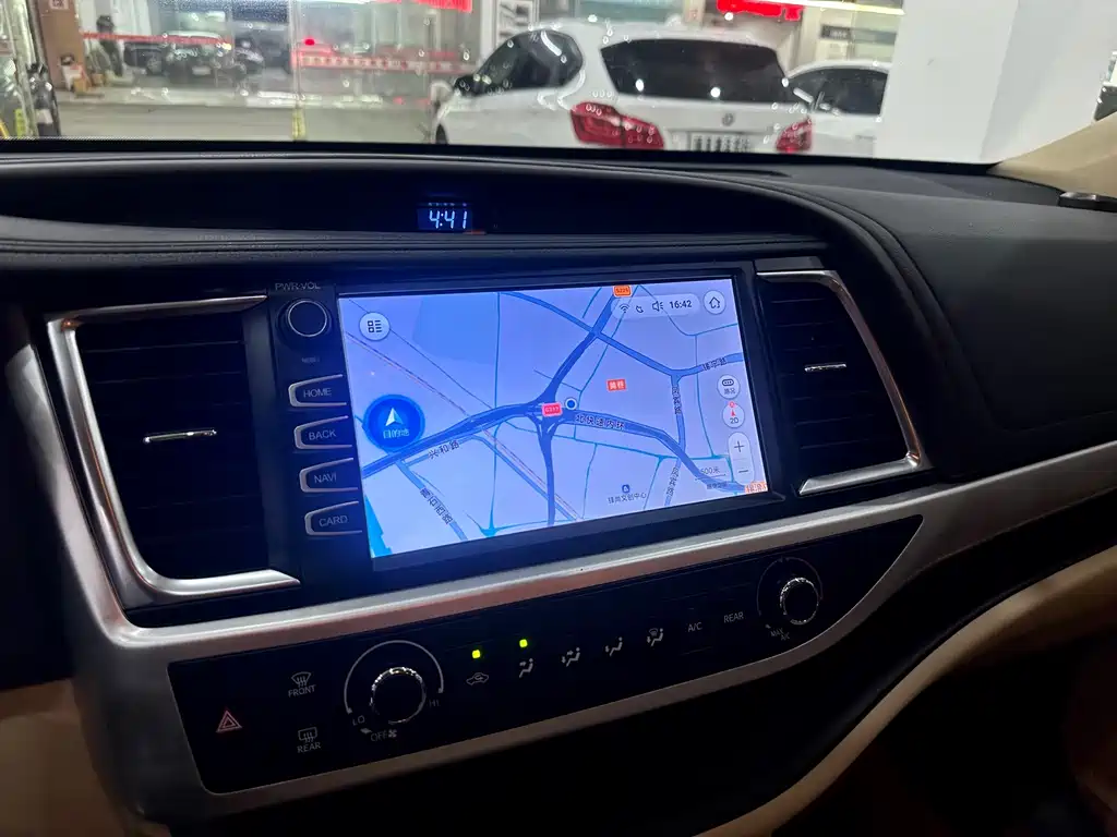 Toyota Highlander — миниатюра 17