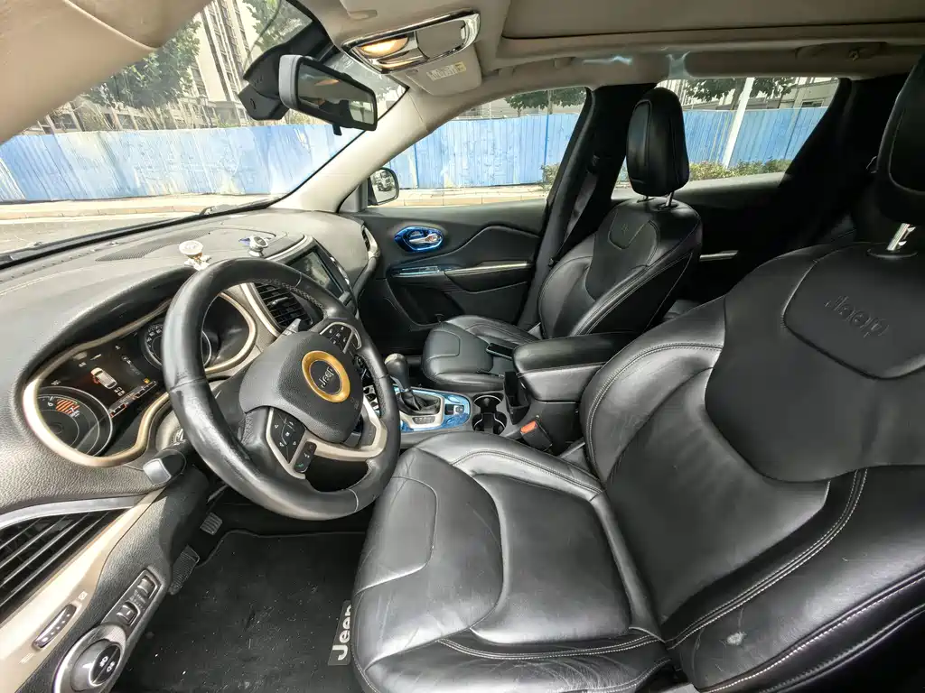 Jeep Cherokee — миниатюра 4