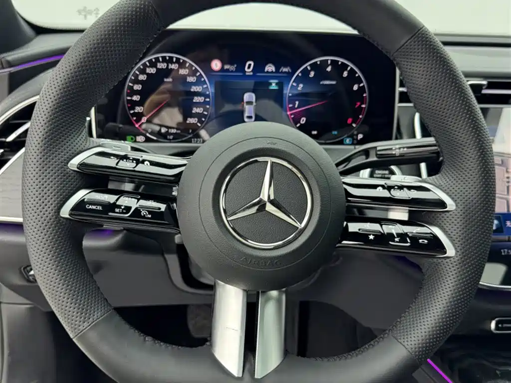 Mercedes-Benz E-Class — миниатюра 10