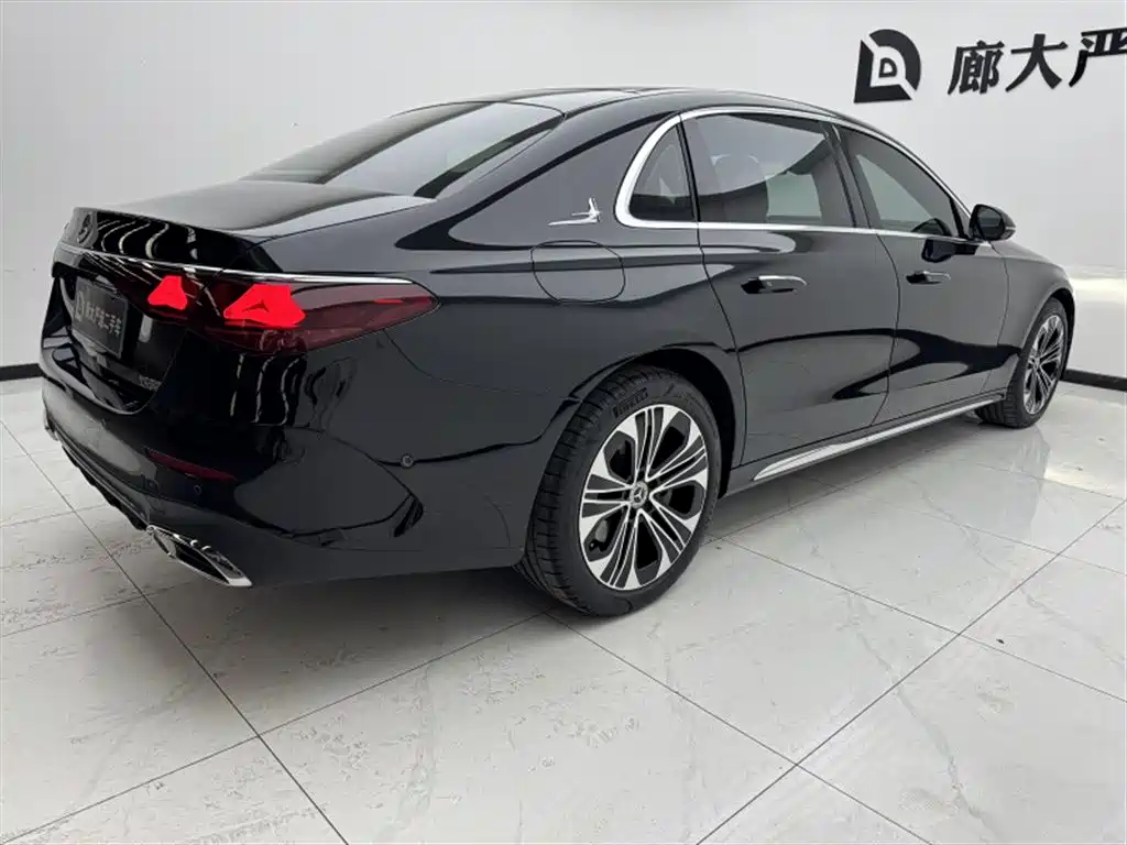 Mercedes-Benz E-Class — миниатюра 6