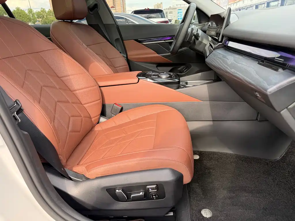 BMW 5 Series — миниатюра 16