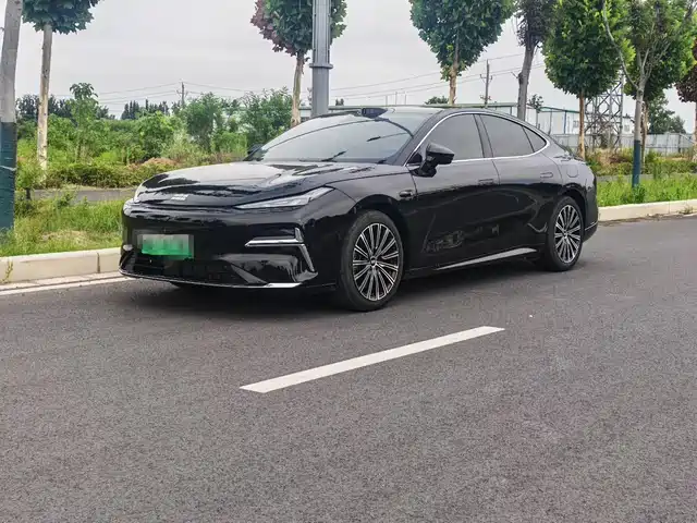 2025 Geely Galaxy Xingyao 8