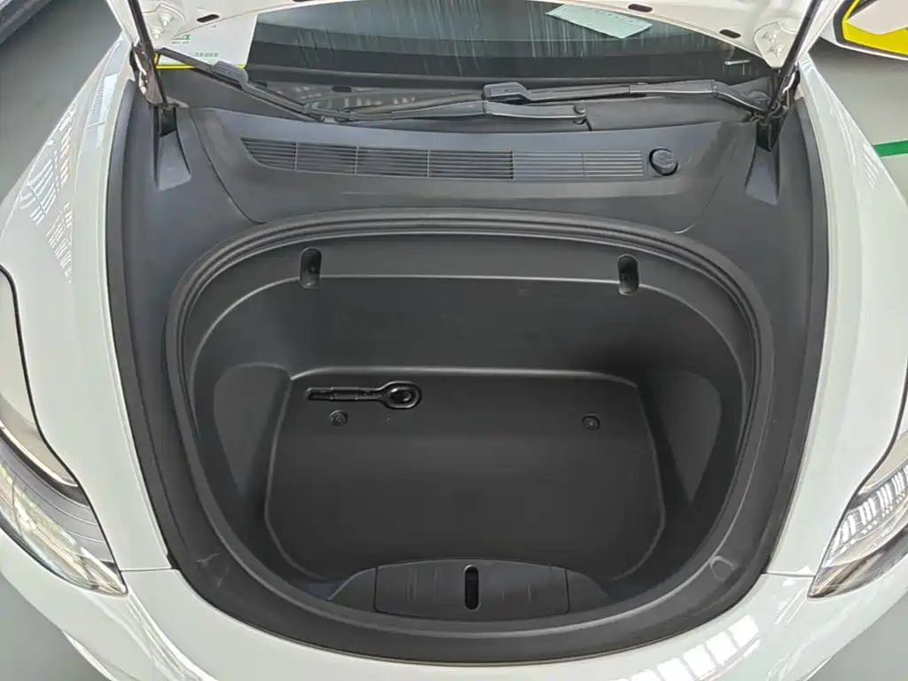 Tesla Model 3 — миниатюра 20