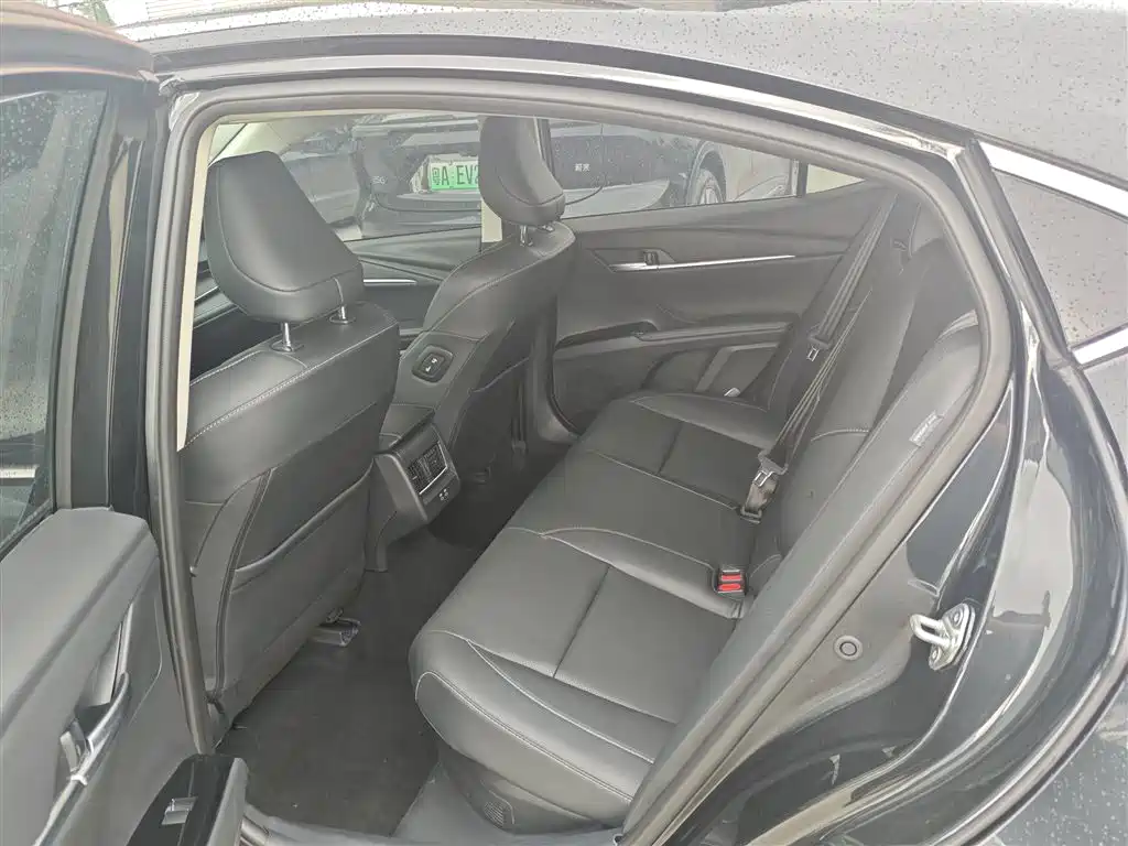 Toyota Camry 2026 2.0HSE Sport Lite