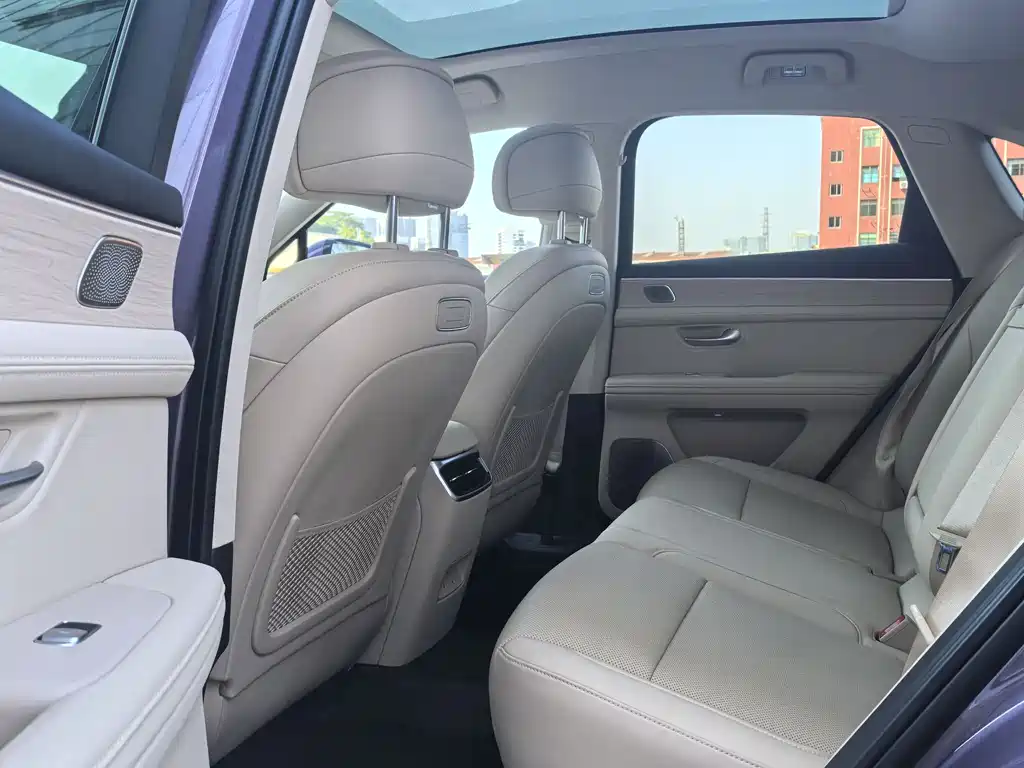 AITO ASK THE WORLD M5