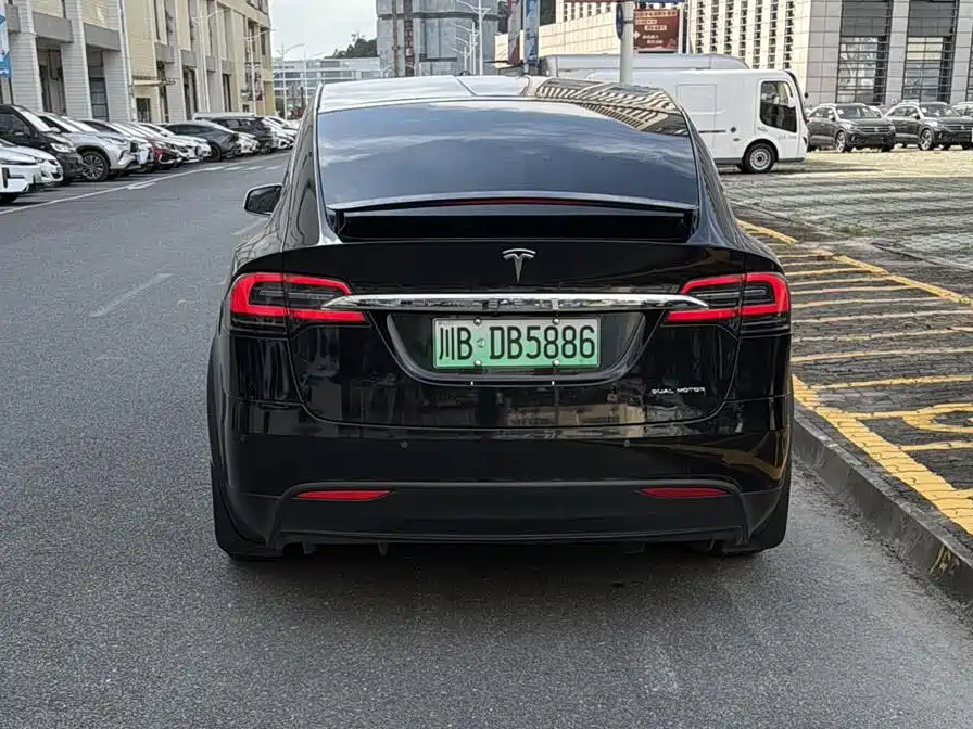 TESLA MODEL X