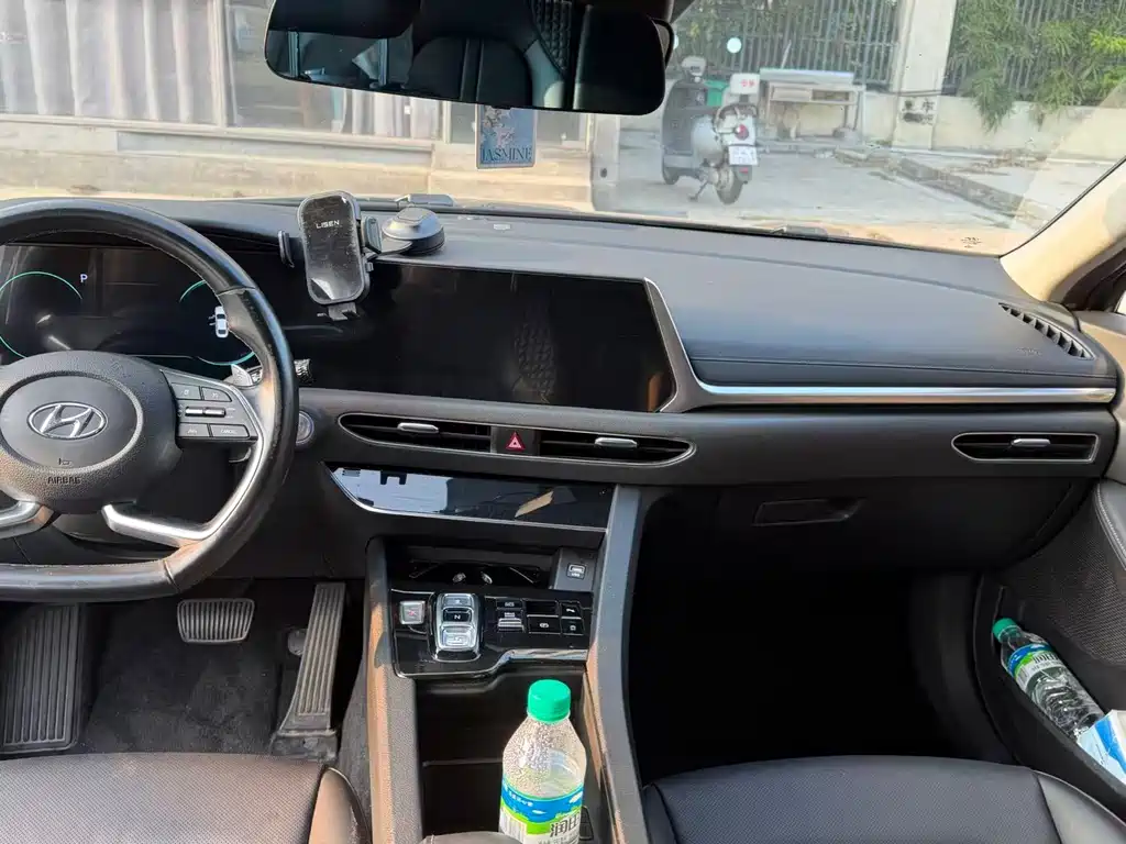 Hyundai Sonata — миниатюра 8