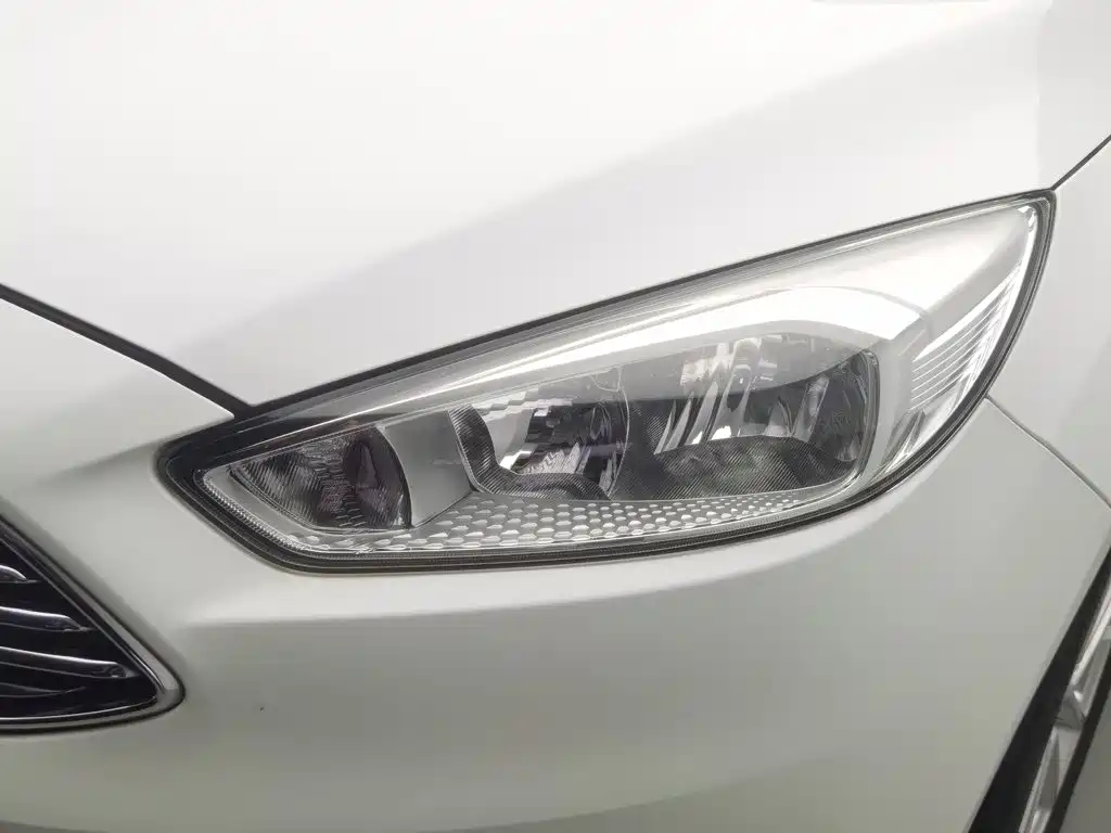 Ford Focus — миниатюра 7