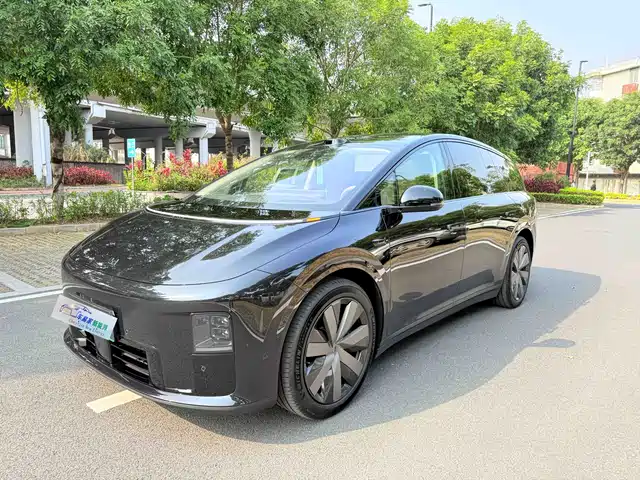 Li Auto IDEAL I8 2025