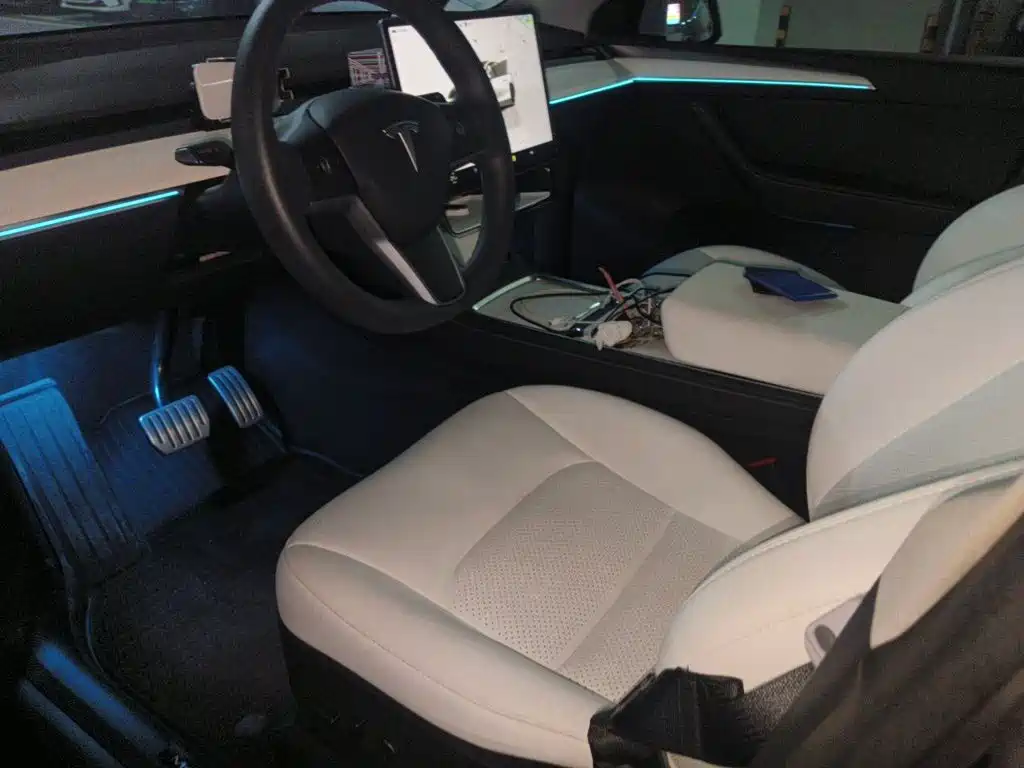 Tesla Model Y — миниатюра 16