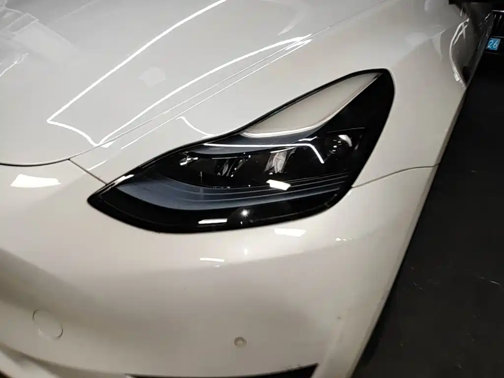 Tesla Model Y — миниатюра 24