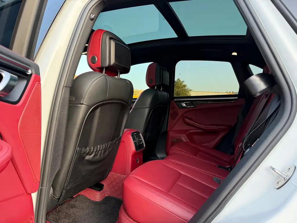 Porsche Macan — миниатюра 9