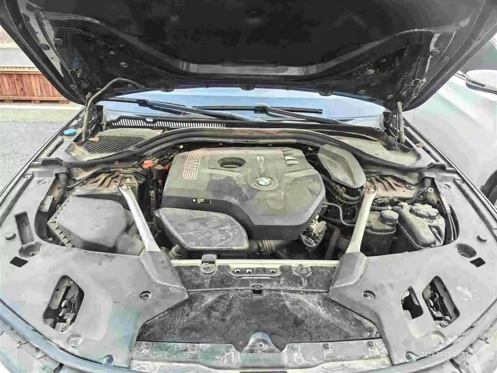 BMW 5 Series — миниатюра 9
