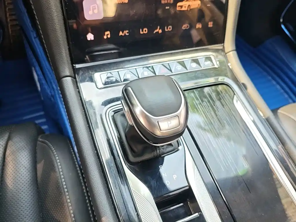 Hongqi Hongqi H5 — миниатюра 14