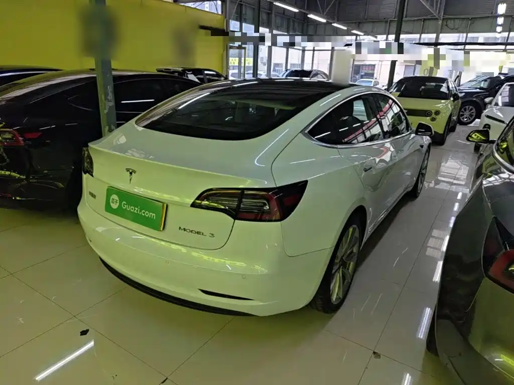 Tesla Model 3 — миниатюра 7