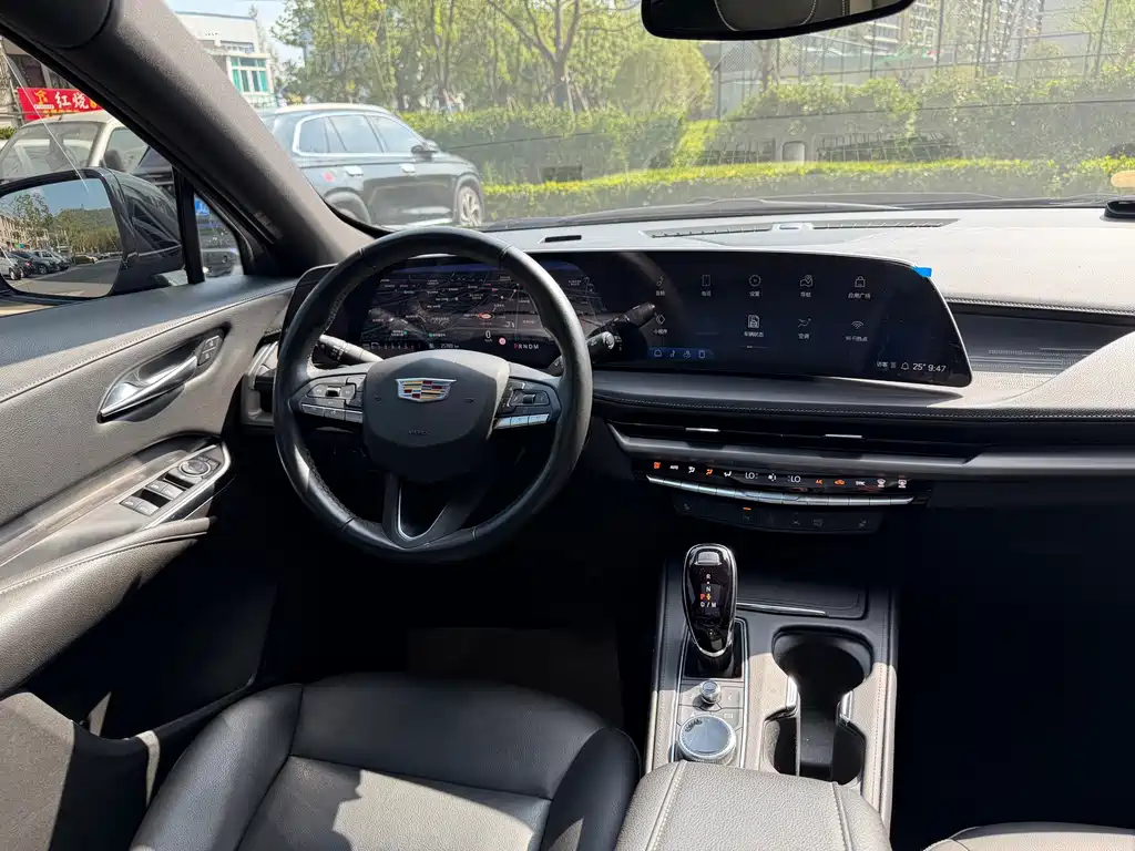 Cadillac XT4 — миниатюра 11